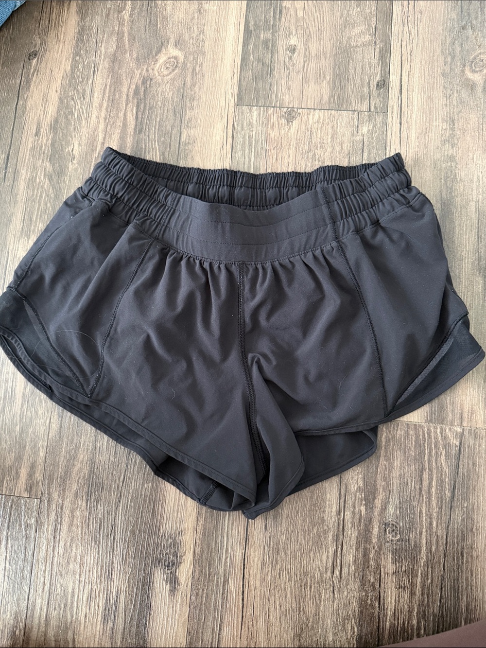 lululemon 2.5 inch hotty hot shorts